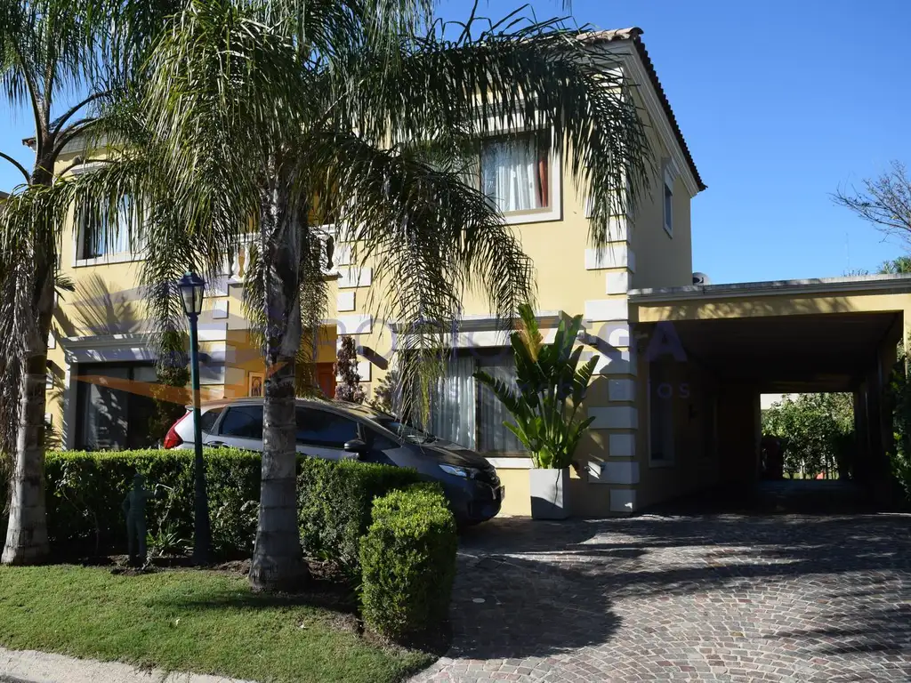 Venta de casa  en barrio Las Orquineas, Pilar