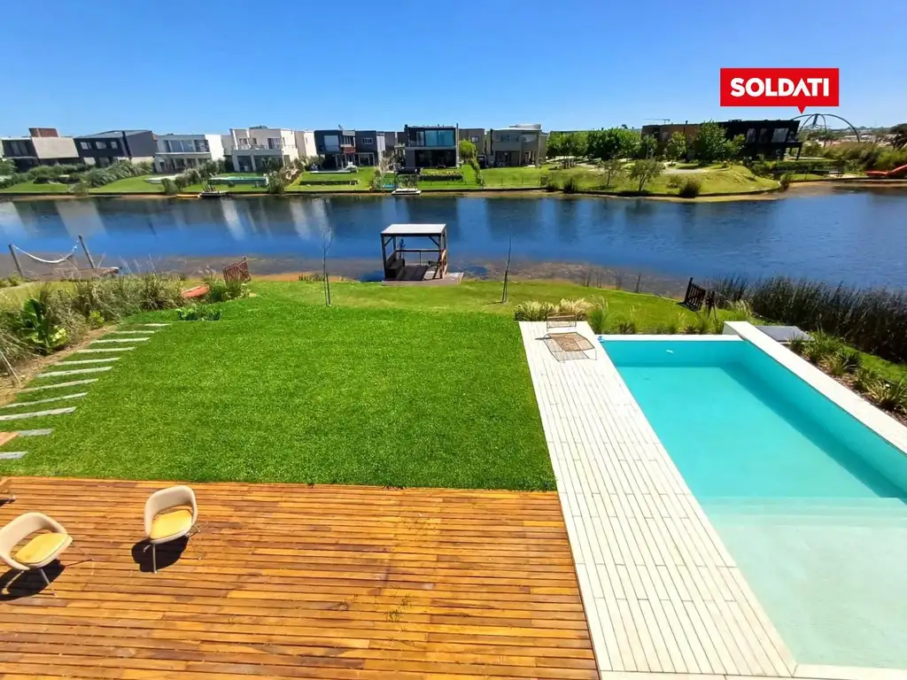 Casa en  Puertos del Lago, Acacias, a la laguna con muelle