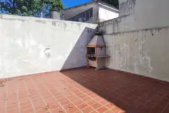 ¡Oportunidad!  Casa de 3 ambientes con  Patio y Terraza- En Venta