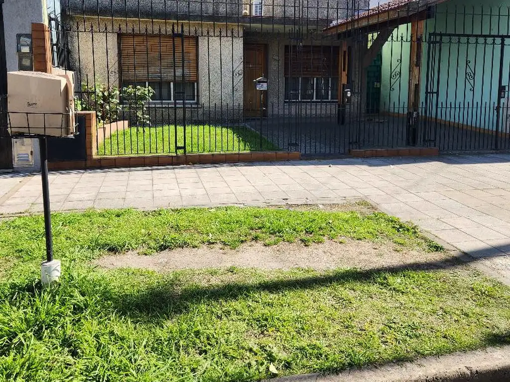 CASA EN VENTA DE LA PEÑA AL 500 WILDE