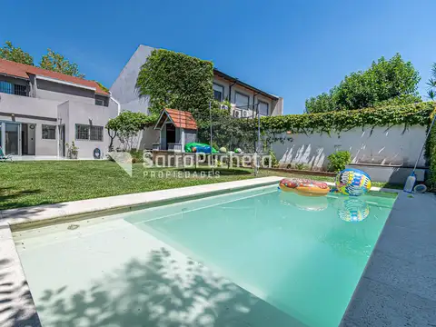 Venta casa 5 ambientes con piscina y cochera en Haedo.