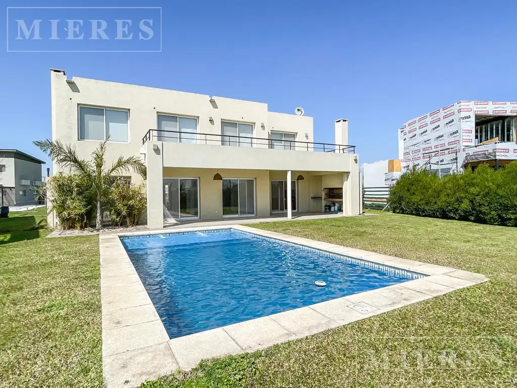 Casa en venta con renta sobre lote interno Puertos Barrio Acacias