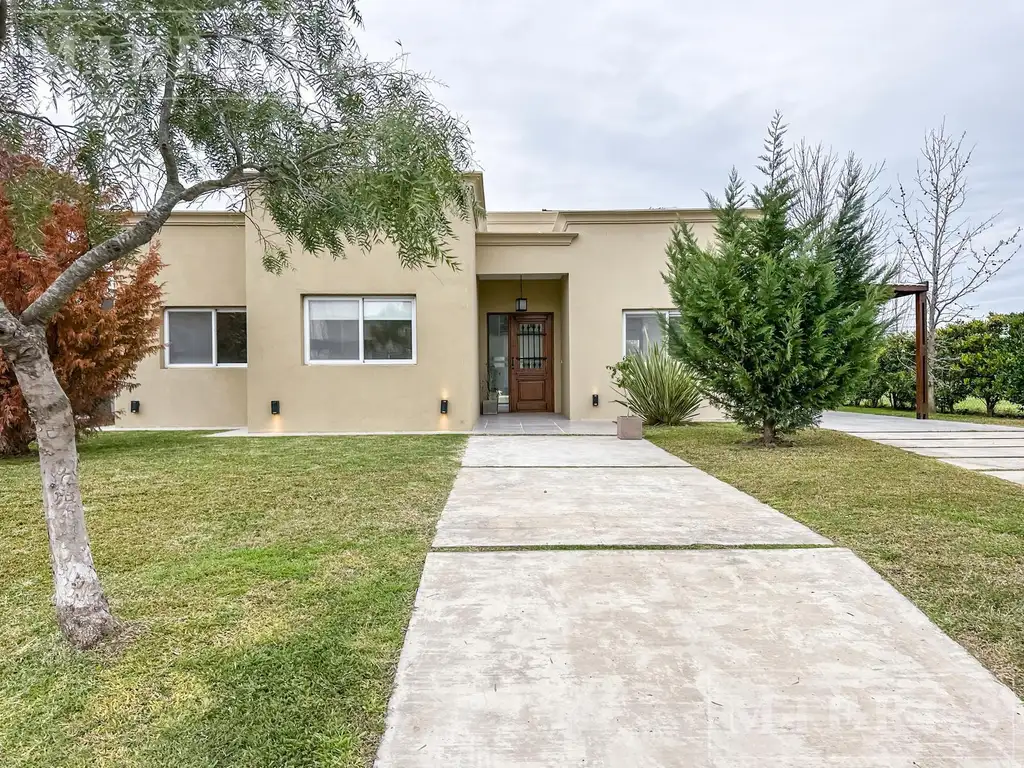 Casa en venta sobre lote interno en El Cantón barrio Norte