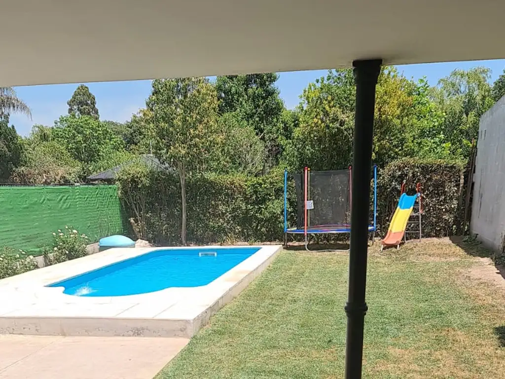 CASA EN VENTA EN PERGAMINO CON PILETA Y QUINCHO