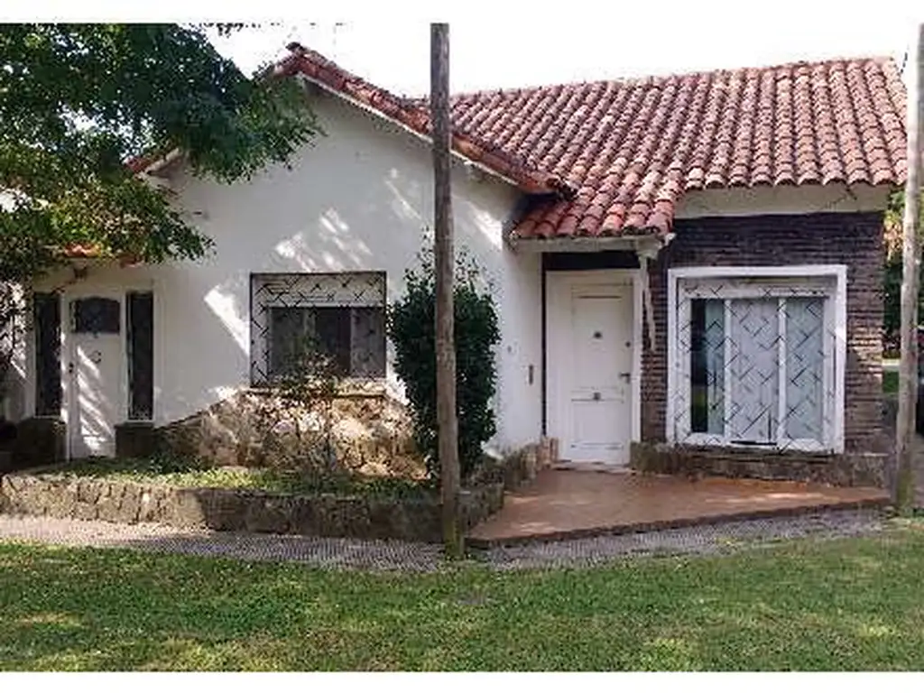 Casa en Venta en Gonnet [Cod: 161-13490]