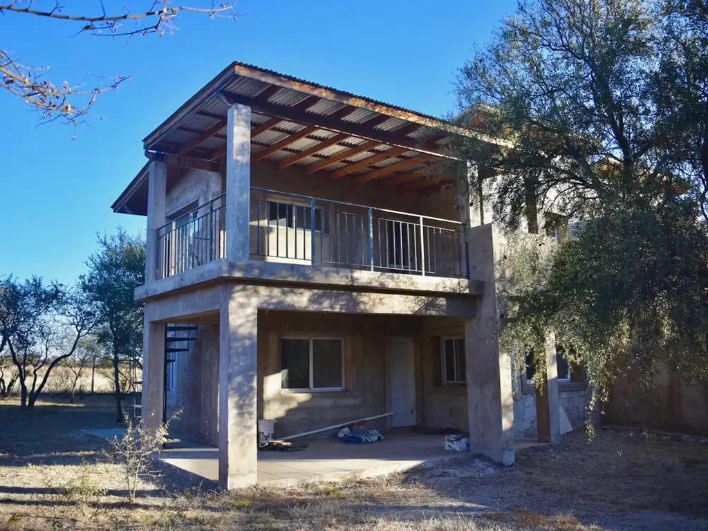 CASA A TERMINAR EN CARPINTERÍA