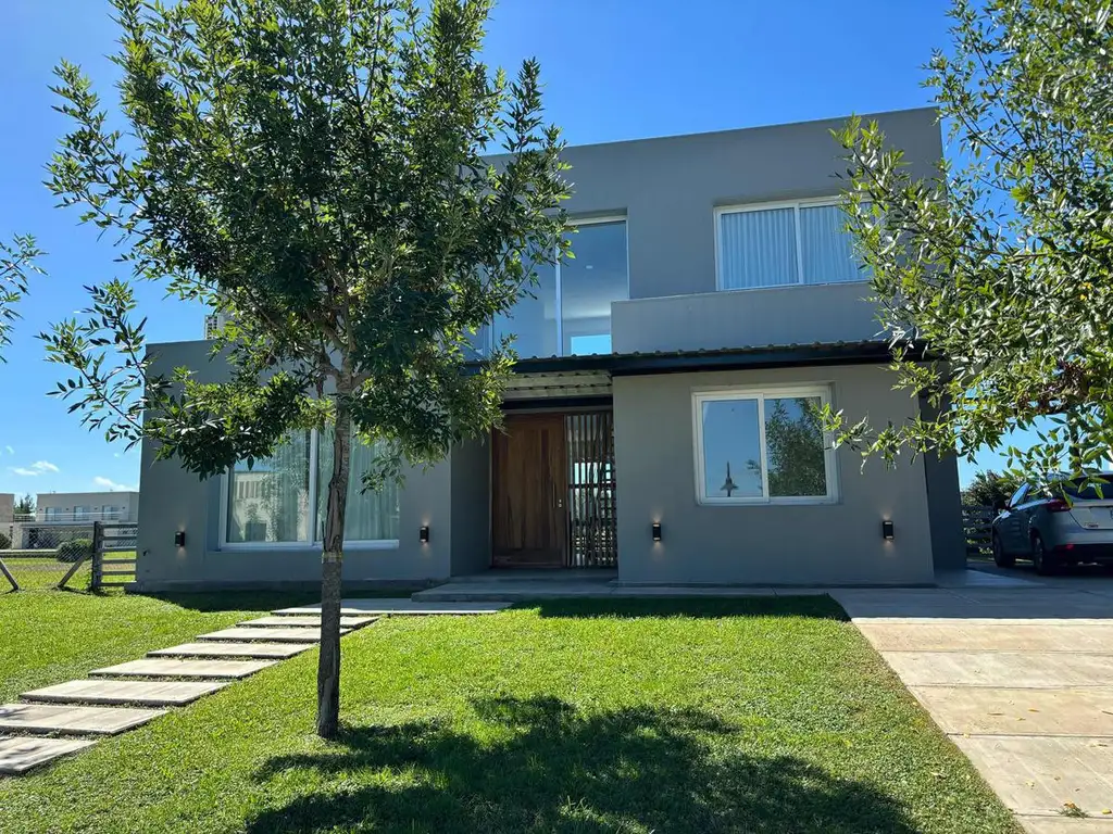 Casa en venta - 4 Dormitorios 4 Baños - 858Mts2 - El Naudir, Escobar