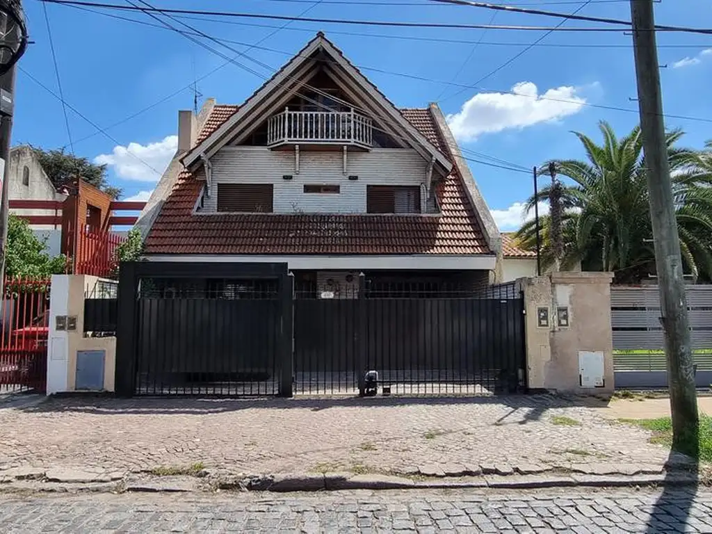 Casa en venta con pileta Villa Ballester