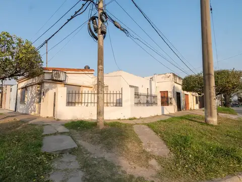 VENTA CASA con DEPÓSITO GUADALUPE OESTE