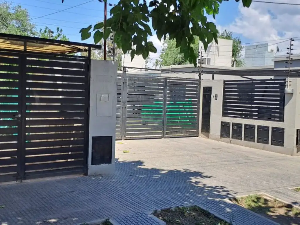 Venta de Casa 4 AMBIENTES 2 DORMITORIOS en calle Mogrovejo