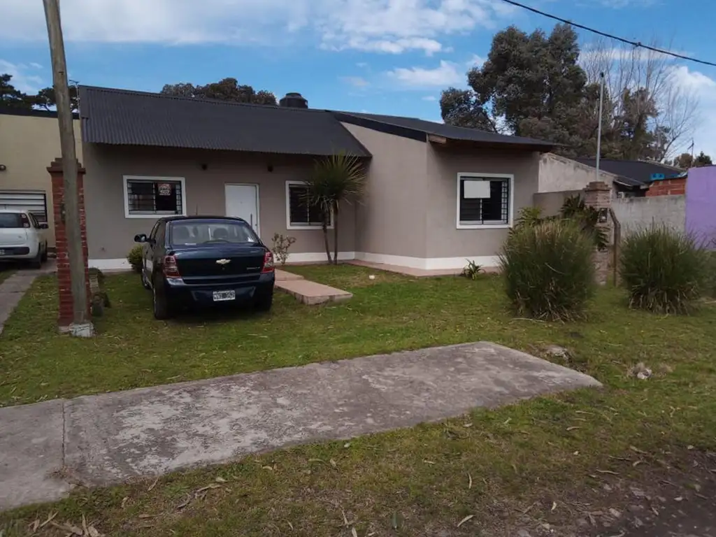 Casa de dos ambientes en venta en El Pato Berazategui