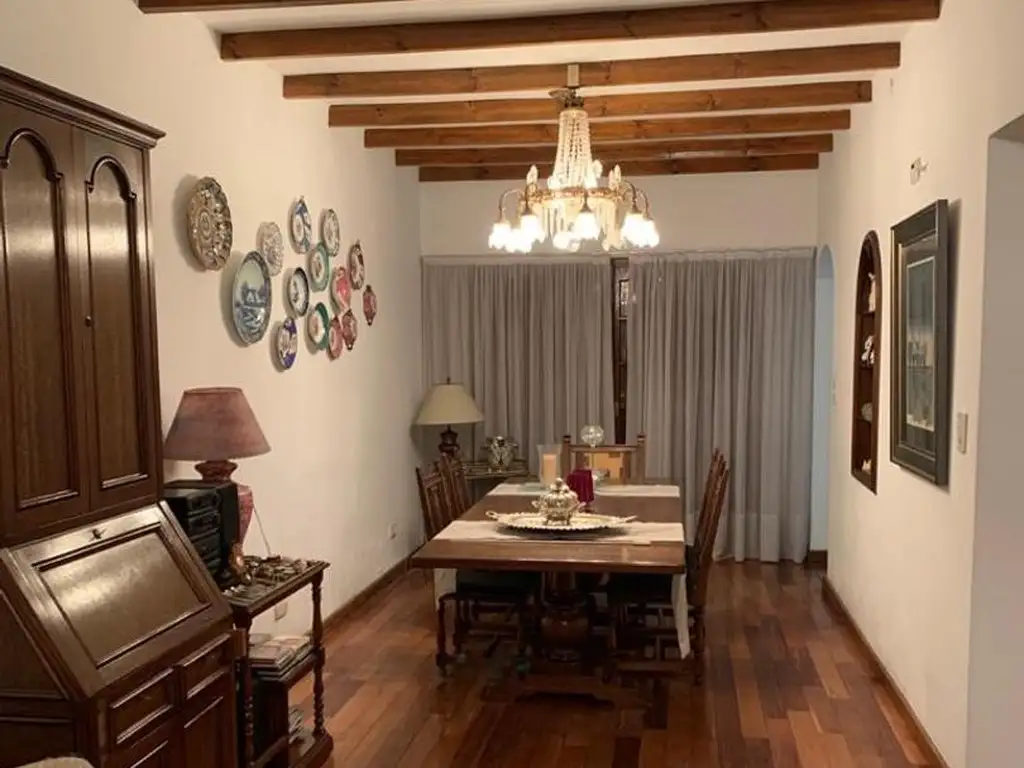 Casa de 2 cuartos en venta, con cochera y patio