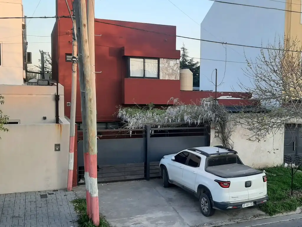 VENTA de  Dúplex + un Monoambiente en Lote 360m²