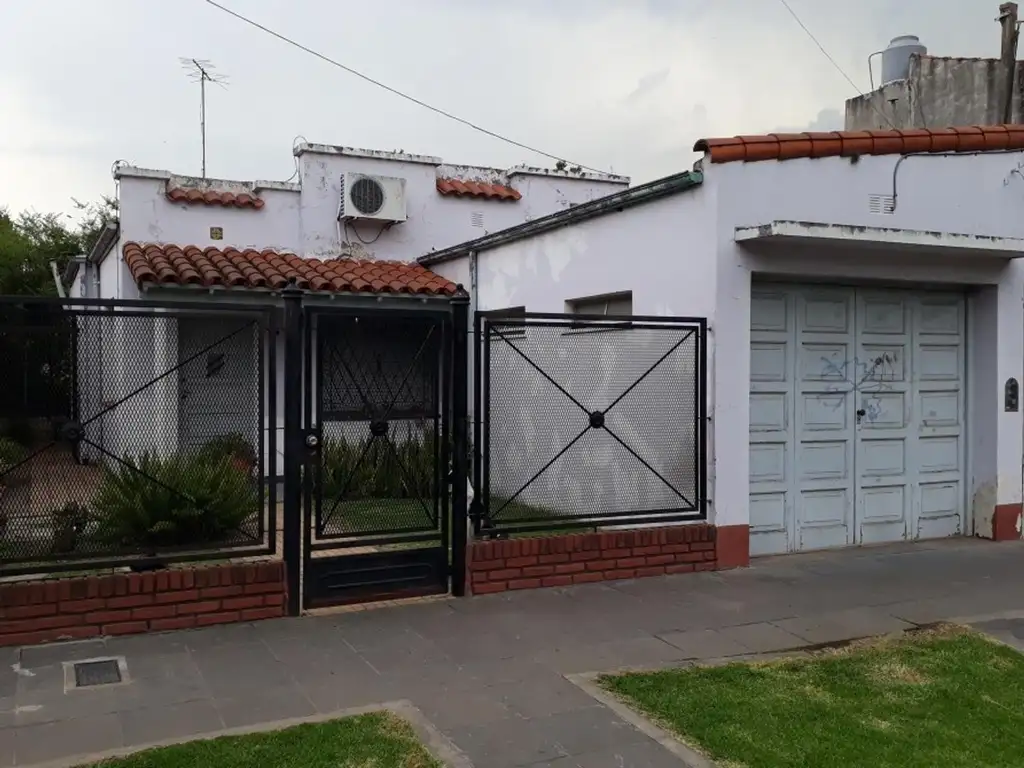 CASA DE CORTE ANTIGUO A RECICLAR O DEMOLER-ADROGUE