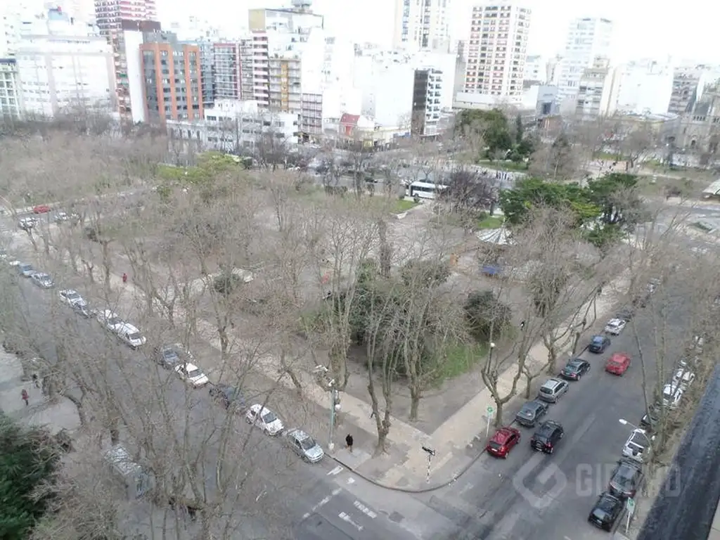 1 amb. a la calle | Balcon saliente | Zona La Perla.