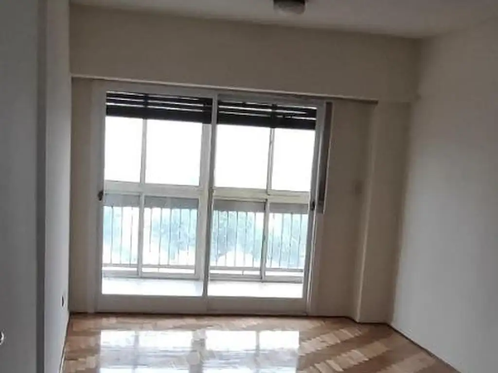 3 Ambientes - Impecable - Al Frente C/Balcon y 2 Baños