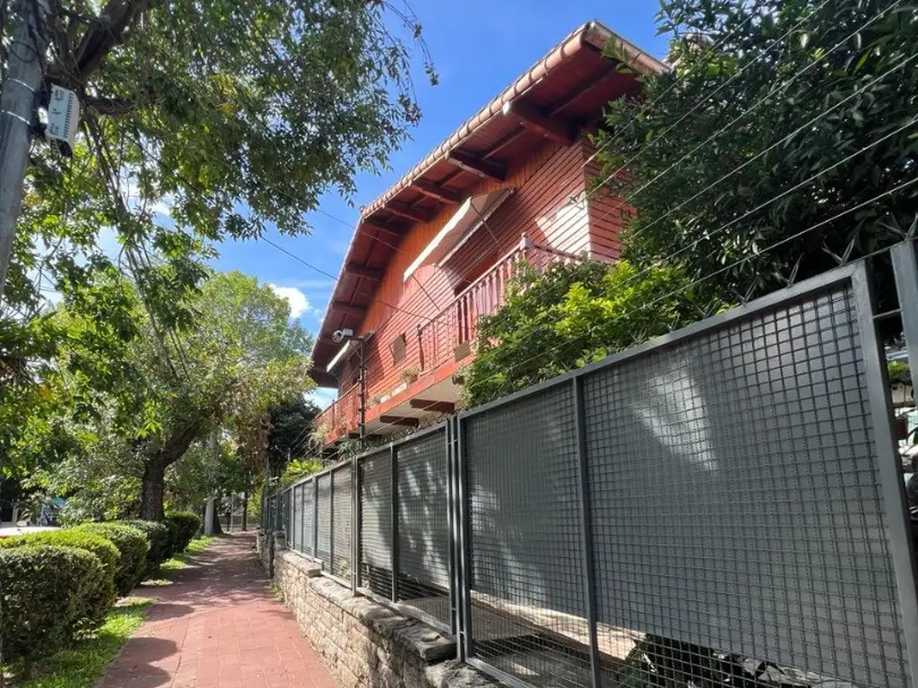 Casa en venta , con muy buena ubicación en Martínez , Libertador al Río, llamar al