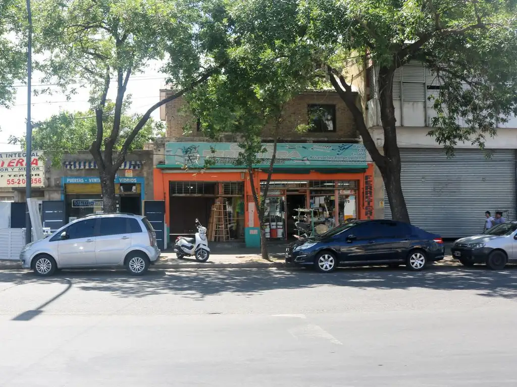 Oportunidad. Local comercial, con galpón y vivienda. Ayacucho 5900