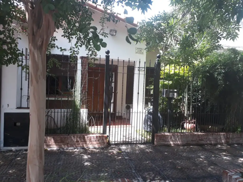 Chalet 4 Ambientes con Pileta en Venta - Castelar Sur