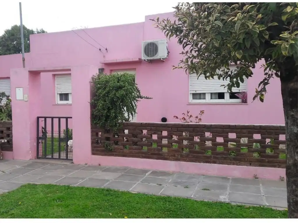 VENTA DE CASA EN CAPITAN SARMIENTO (Bs.As)