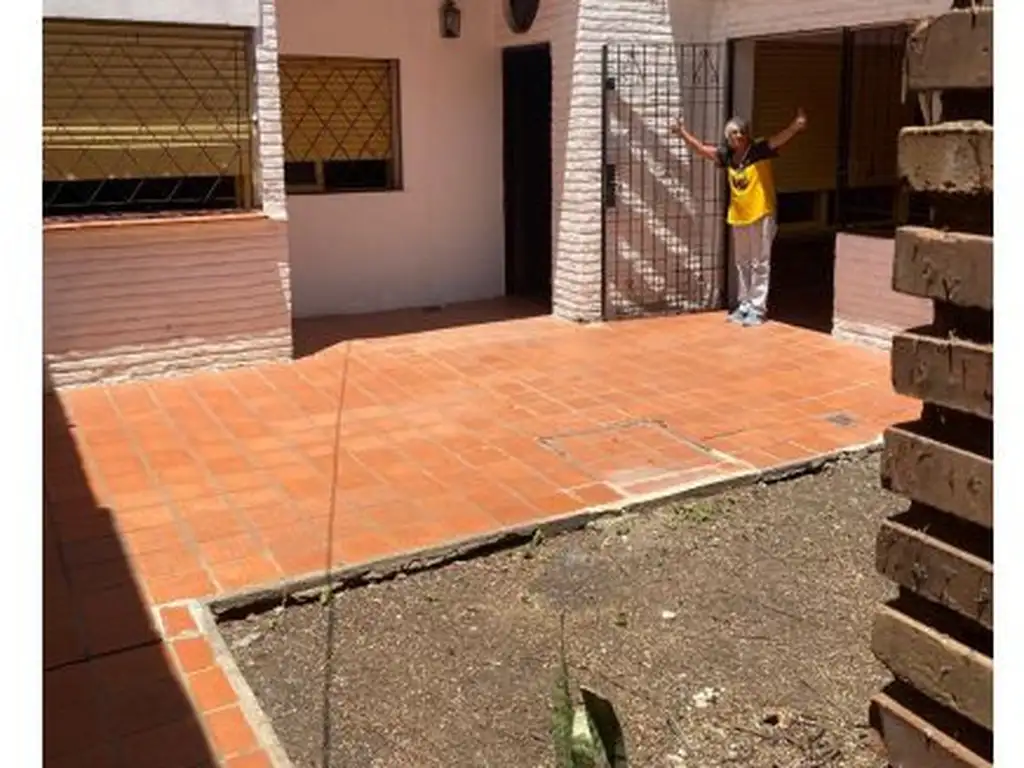 Casa interna unica con patio, de 1 dormitorio (opcion 2do dormitorio) Humberto Primo 1333