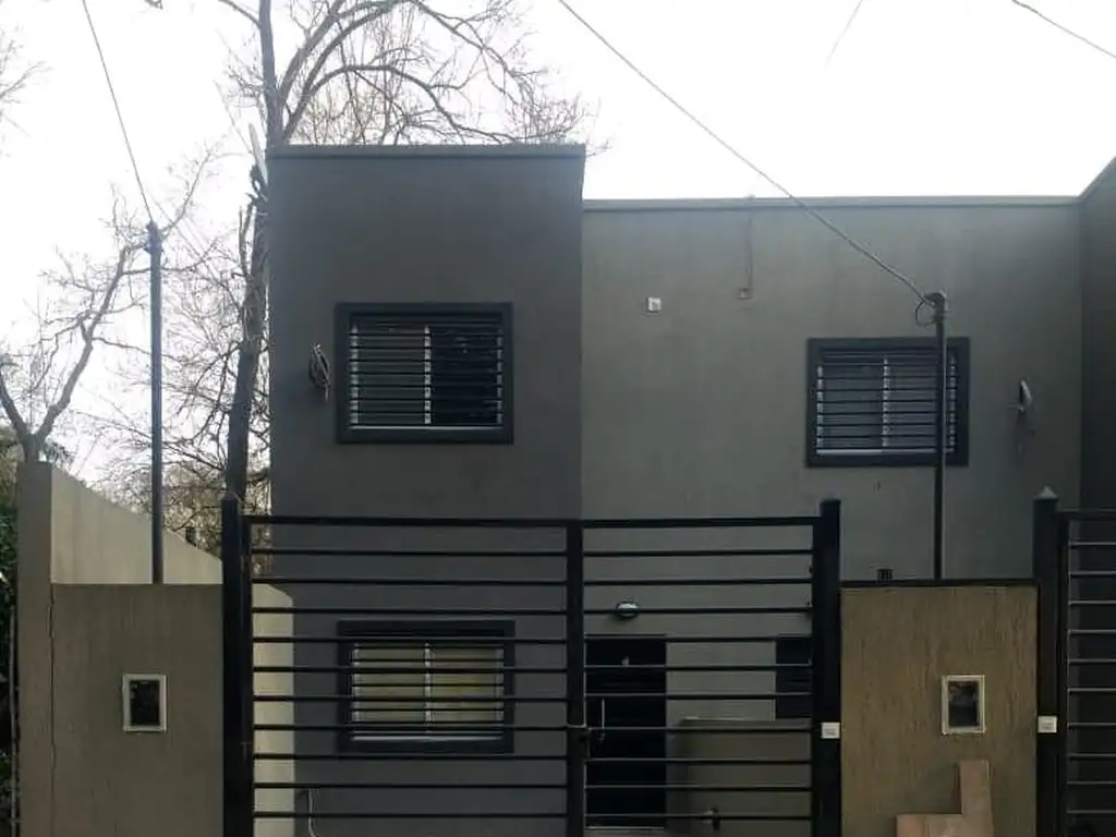 ALQUILER DUPLEX A MEDIA CUADRA DE AVENIDA EN SOURIGUES $500.000