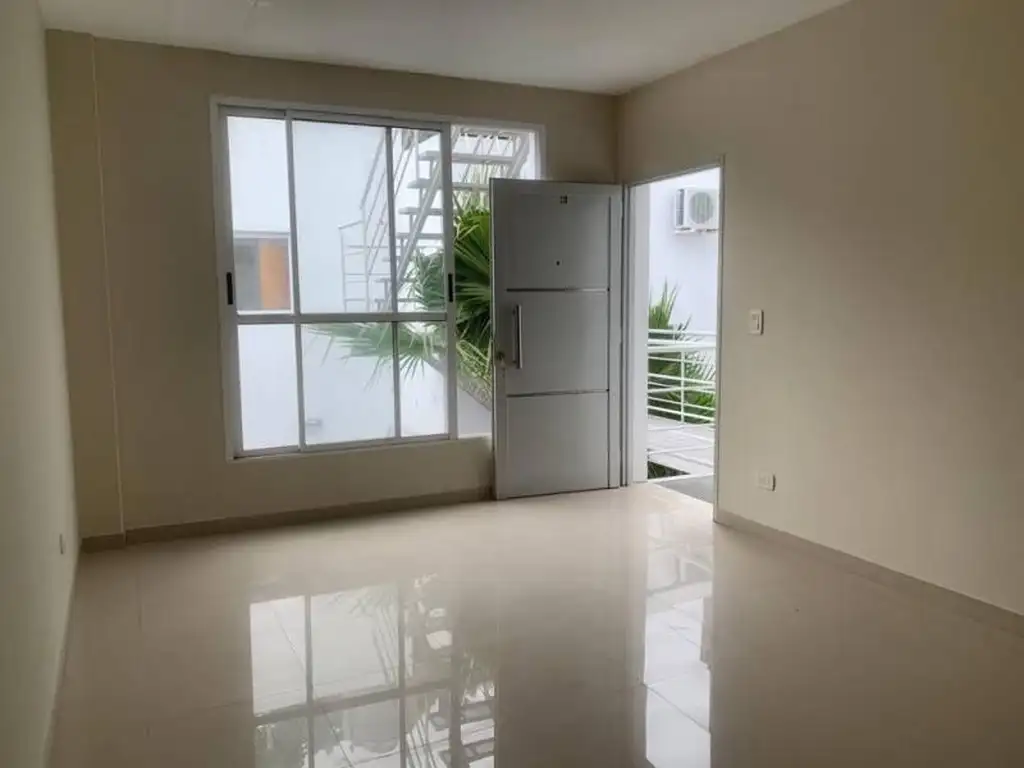 VENTA PH 2 AMBIENTES EN MONTE CASTRO CON TERRAZA PROPIA