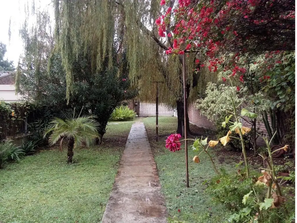 CASA CON GRAN PARQUE  EXCELENTE UBICACION, NUEVO VALOR