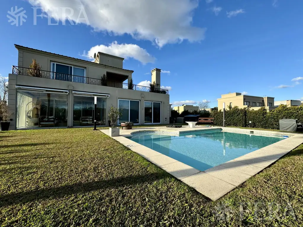 Venta de casa de 5 ambientes con piscina en Greenville