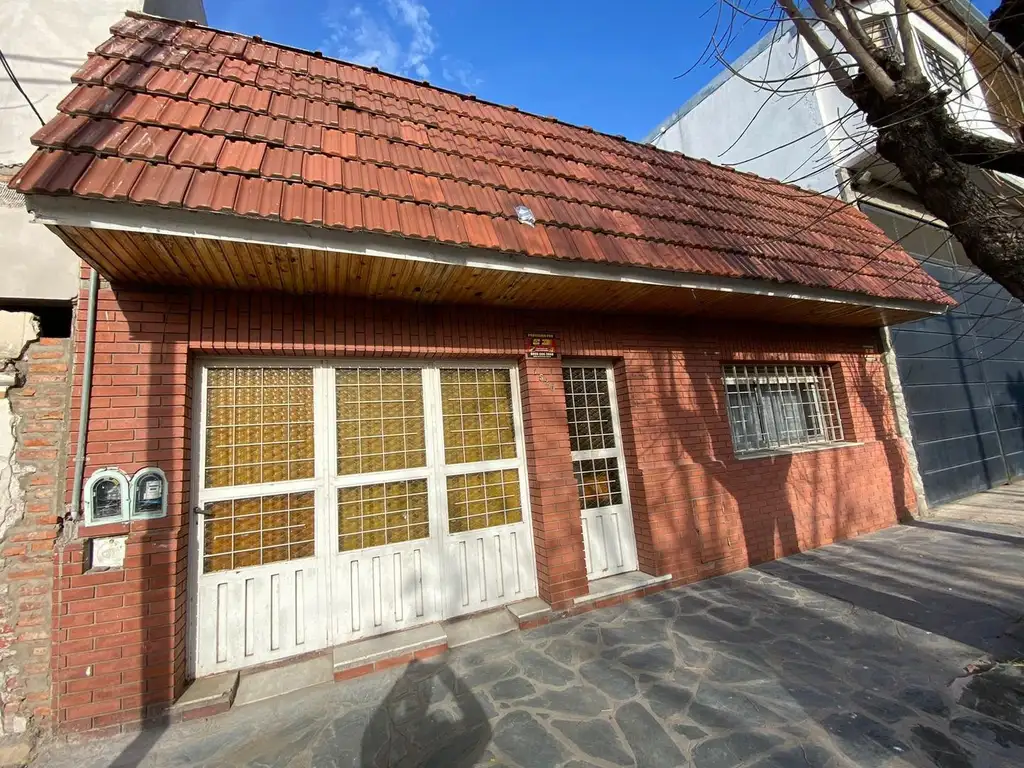 Casa 3 amb. sobre lote propio - Avellaneda