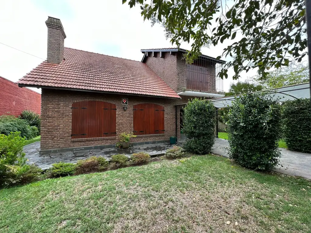 Dueño vende casa en barrio inmejorable La Rosa