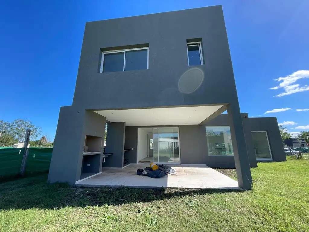 CASA EN VENTA SANTA LUCÍA, PILAR DEL ESTE