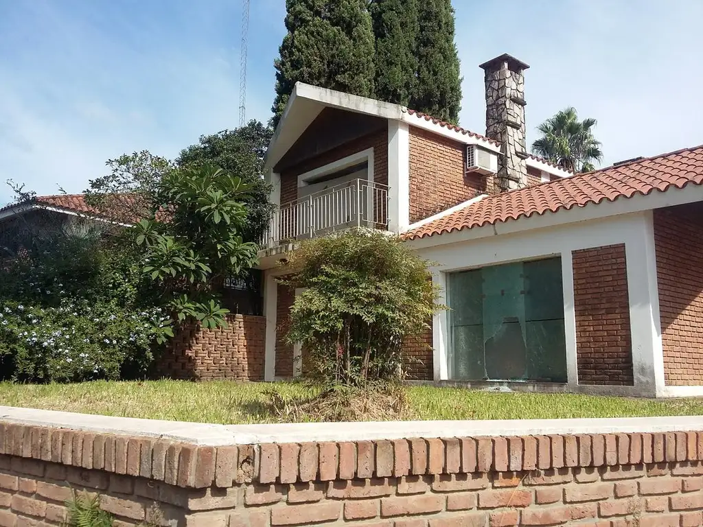 CASA a la VENTA: ubicado en Av. Quiros 699, entre Laprida y Lugones - Colón Entre Ríos