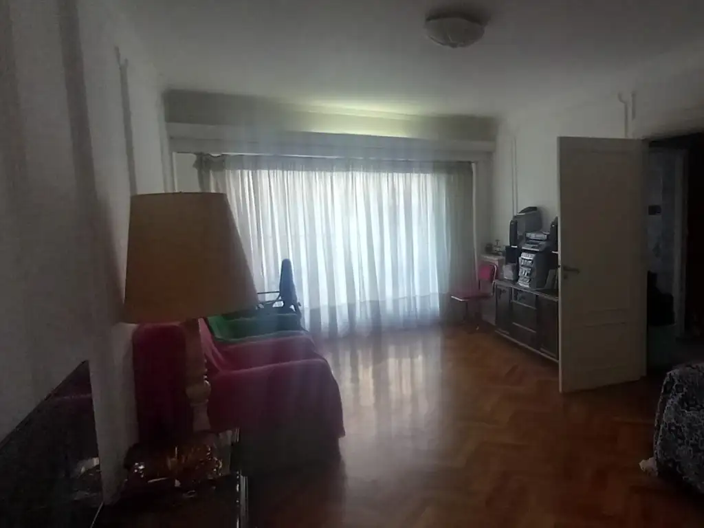 EXCELENTE DEPARTAMENTO DE 3 AMBIENTES - CUARTO DE SERVICIO - EN EL CORAZON DE CABALLITO