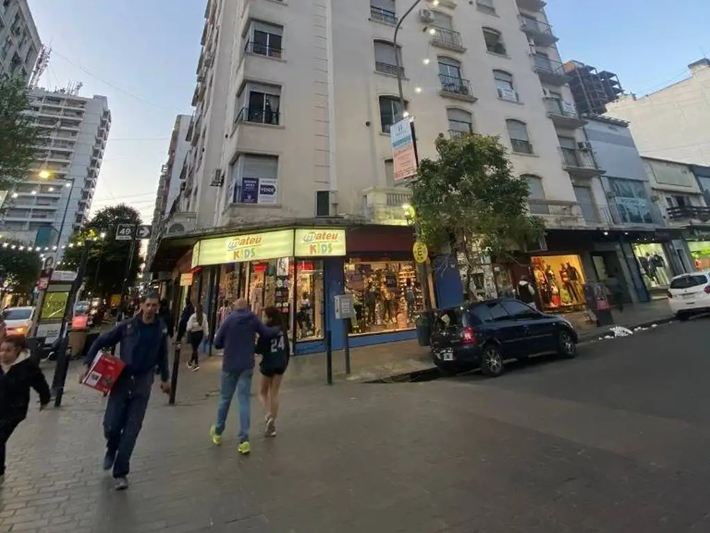 Departamento de 3 dormitorios en venta La Plata-Centro comer