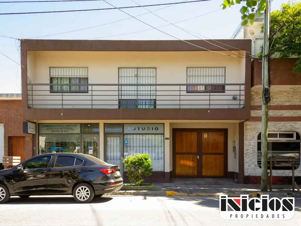 2 Locales, Una Vivienda y un Deposito: Azopardo Nº 247 - Mar de Ajó - C700