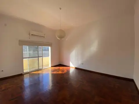 Departamento de 2 Ambientes en Bernal Oeste