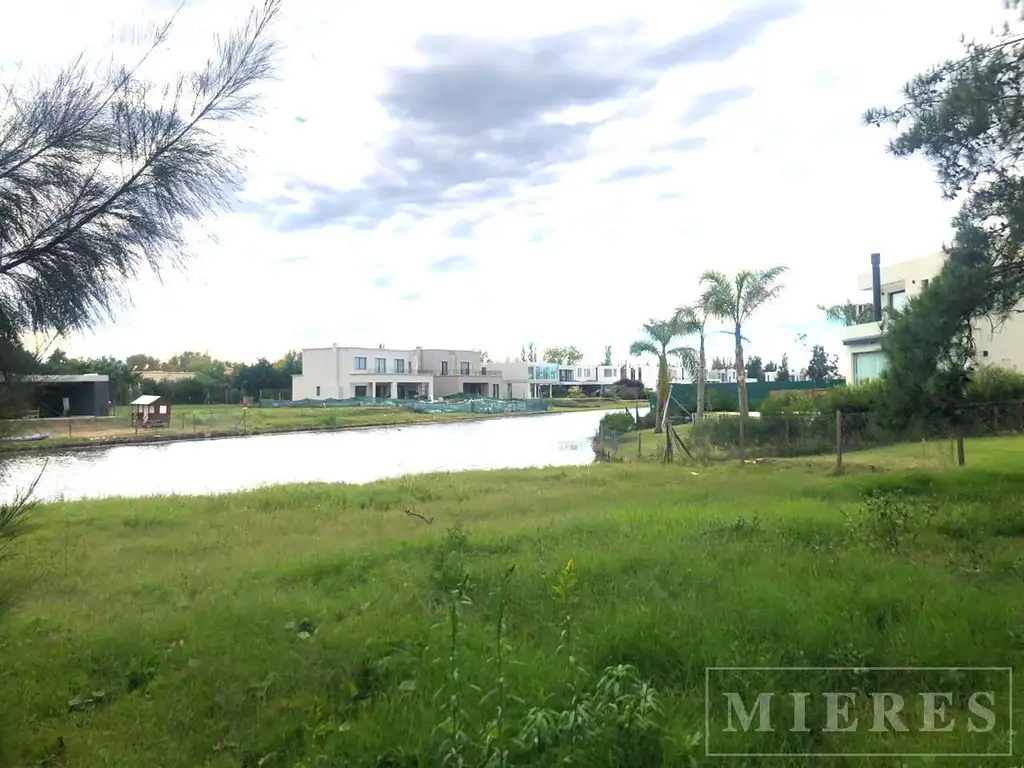 Lote en venta a La Laguna en Laguna Grande, Villanueva.