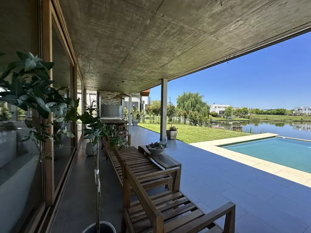 ALQUILER TEMPORAL / CASA AL LAGO BARRIO ACACIAS PUERTOS ESCOBAR