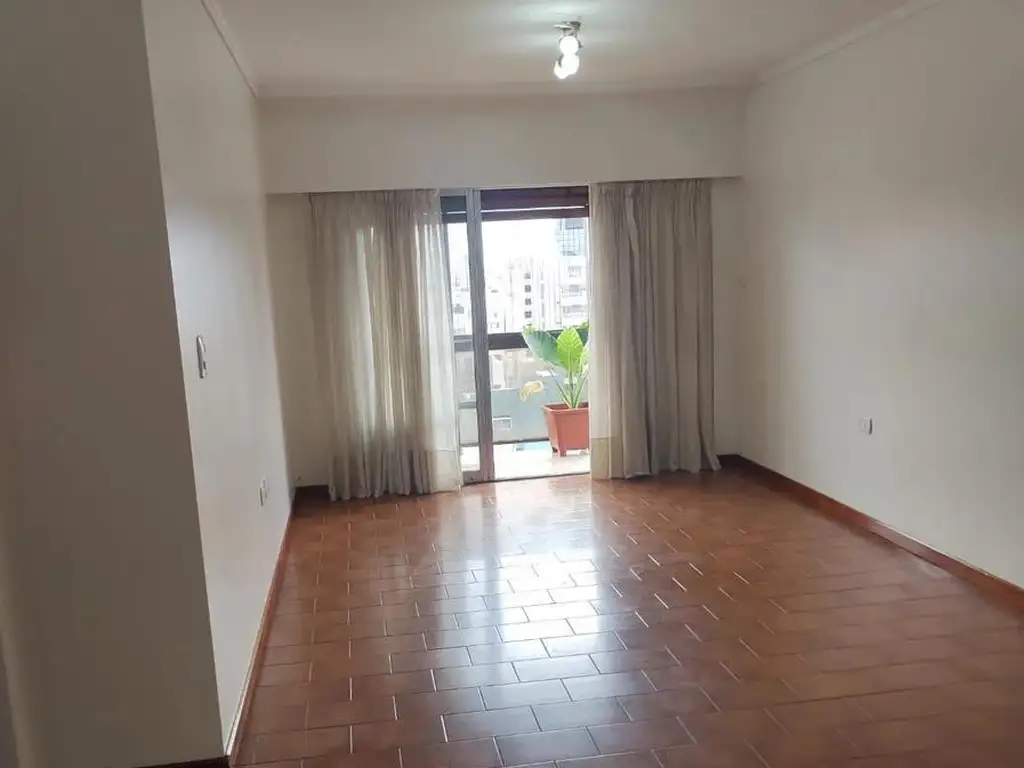 Departamento en venta - 3 Dormitorios 2 Baños - Cochera - 115Mts2 - Lanús Oeste