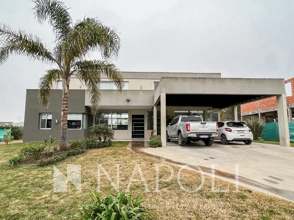 Venta de Impecable Casa en Terralagos, Canning