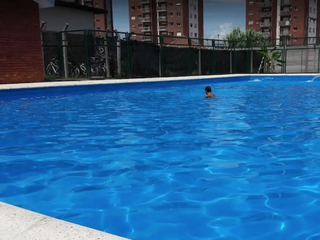 Áreas comunes piscina, juegos en Barrio Parque La Colina
