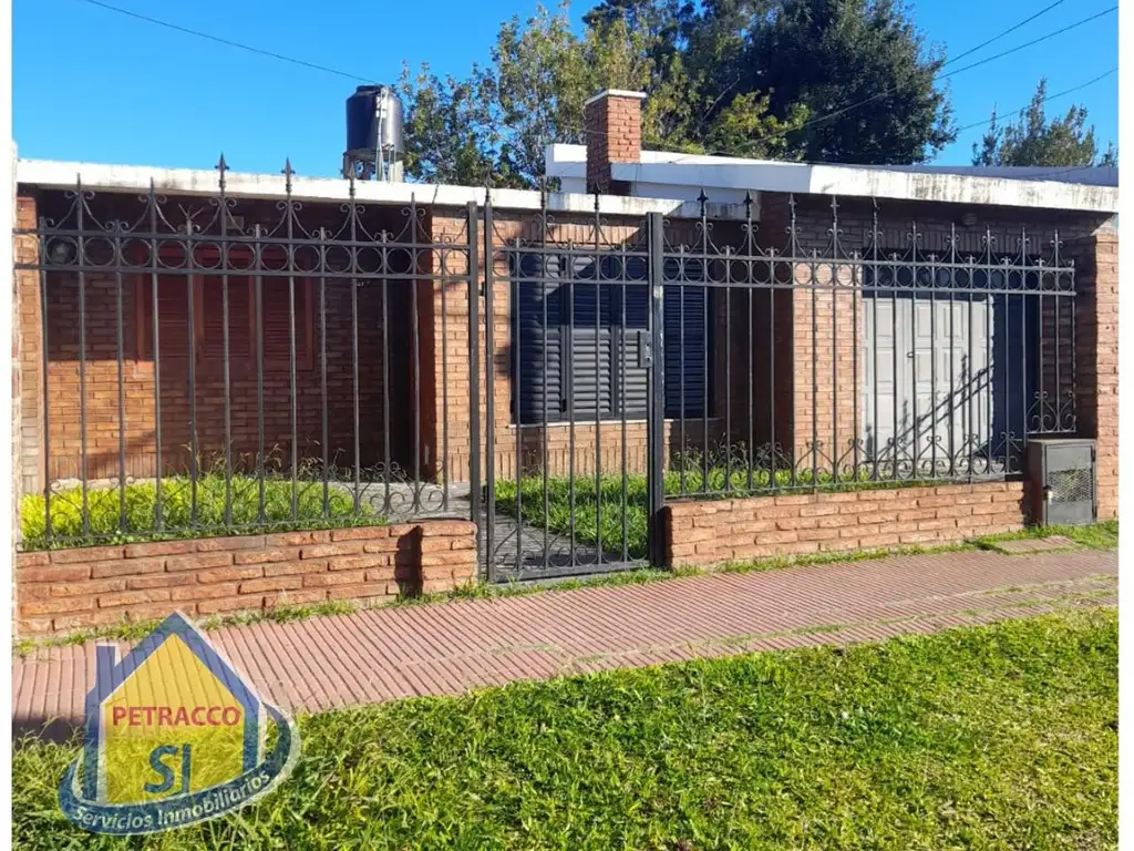 Casa al frente , 2 dormitorios en venta