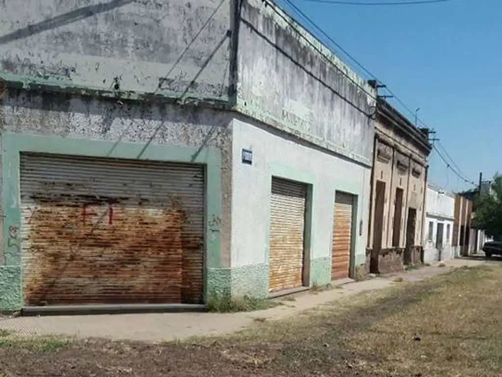 Local y casa frente a Banco Provincia de Santa Lucía. Excelente ubicación.