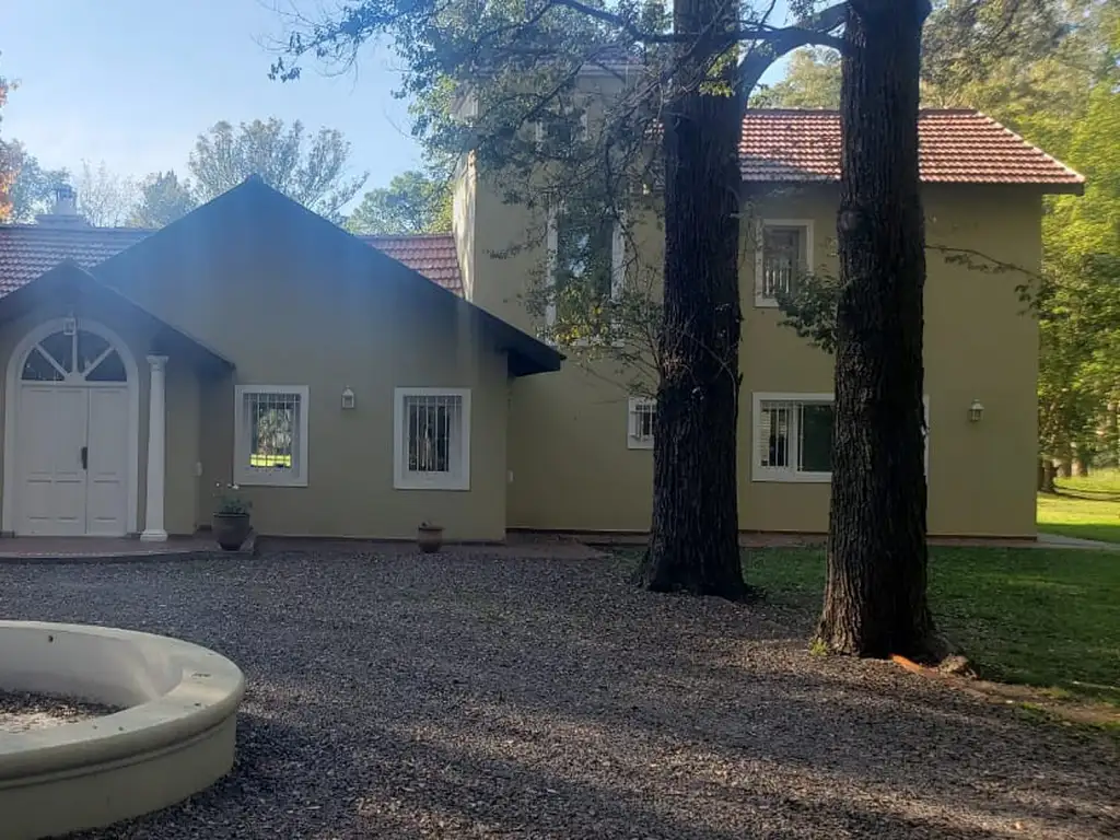 CASA QUINTA SOBRE LOTE DE 19.000 m2 EN LOS CARDALES