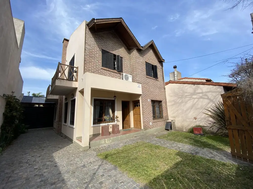 Casa - Venta - Argentina, Manuel B Gonnet - 486 2600