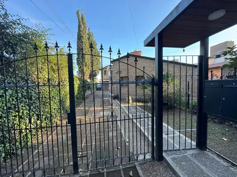 Alquilo Duplex en housing con espacios muy amplios - Excelente Estado