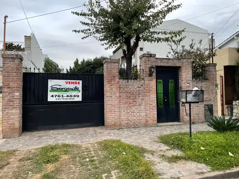 CASA 3 AMB C/AMPLIO JARDIN A MTS DE PANAMERICANA