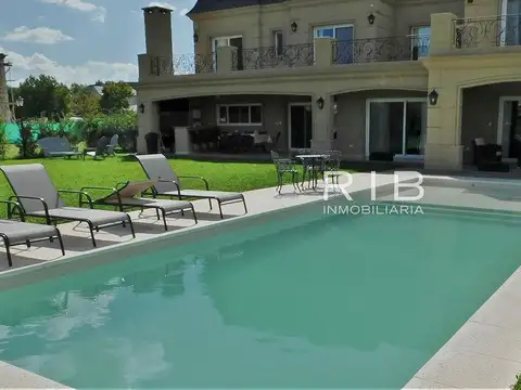 Casa en Venta - 5 dormitorios - USD 1.350.000