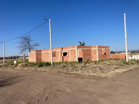 OPORTUNIDAD CASA A TERMINAR EN LOS MOLLES